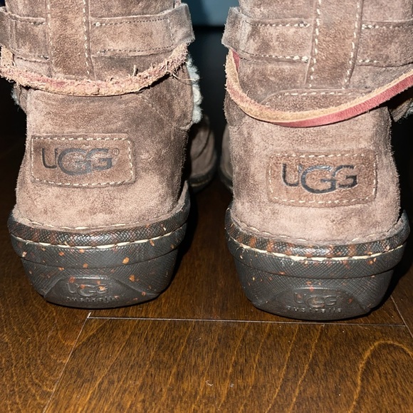UGG Caspia Boot - Picture 10 of 10